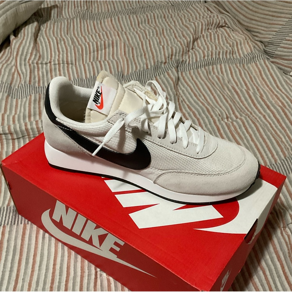 Nike TailWind 79